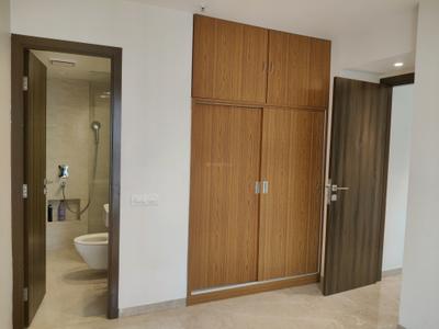 Bedroom Image of 650 Sq.ft 1 BHK Apartment / Flat for sale in Hiranandani Highland A B C D And E Wing, Powai Mumbai for Rs. 19000000