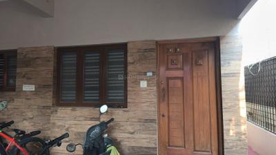 Bedroom Image of 700 Sq.ft 2 BHK Builder Floor for rent in NRI Layout Bengaluru for Rs. 15000