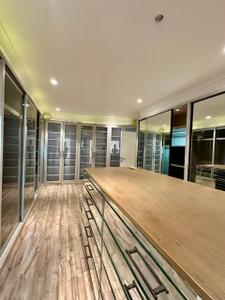 Image of 6000 Sq.ft 4 BHK Duplex for sale in Juhu, Mumbai for Rs. 420000000