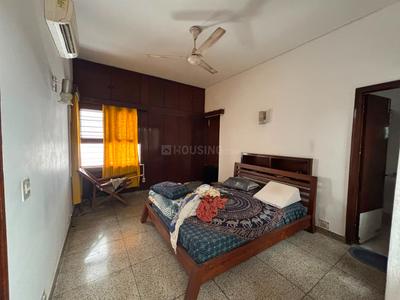 Bedroom Image of 2500 Sq.ft 3 BHK Builder Floor for rent in Hauz Khas New Delhi for Rs. 90000