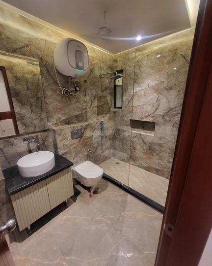 West Punjabi Bagh, Punjabi Bagh Bathroom 1