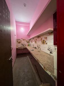 Kitchen Image of 1200 Sq.ft 4 BHK Apartment / Flat for rent in Karim Ganj Lucknow for Rs. 10000