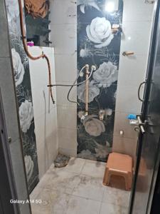 Bathroom Image of 150 Sq.ft 1 BHK Apartment / Flat for rent in Maninagar Ahmedabad for Rs. 12000