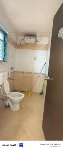 Bathroom Image of 1500 Sq.ft 3 BHK Apartment / Flat for rent in Raviraj Fortaleza Apartment, Kalyani Nagar Pune for Rs. 70000