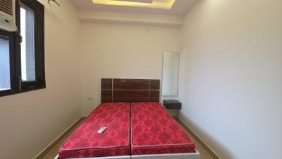 Bedroom Image of 400 Sq.ft 1 BHK Builder Floor for rent in Pitampura New Delhi for Rs. 21000