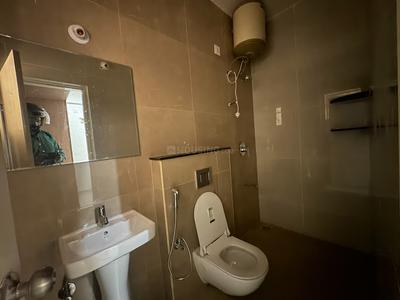 Bathroom Image of 700 Sq.ft 1 BHK Apartment / Flat for rent in Domlur Layout Bengaluru for Rs. 33000