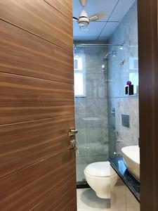 Common Bathroom Image of 1600 Sq.ft 3 BHK Builder Floor for rent in Trehan Luxury Floors 71, Sector 71 Gurgaon for Rs. 45000