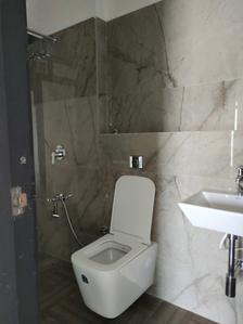 Common Bathroom Image of 950 Sq.ft 2 BHK Apartment / Flat for sale in DLH Leo Tower, Andheri West Mumbai for Rs. 27500000