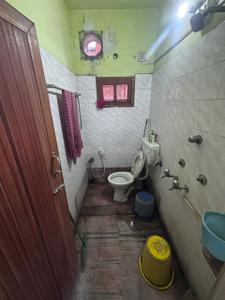 Bathroom Image of 936 Sq.ft 3 BHK Apartment / Flat for sale in Dum Dum Kolkata for Rs. 4000000