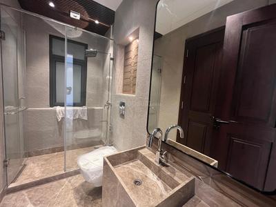 Bathroom Image of 2400 Sq.ft 4 BHK Builder Floor for sale in Defence Colony New Delhi for Rs. 125000000