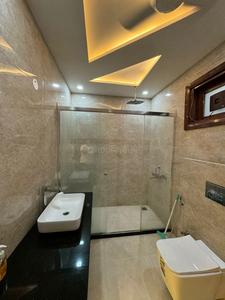 Bathroom Image of 3000 Sq.ft 3 BHK Builder Floor for rent in Sector 40 Noida for Rs. 140000