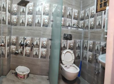 Bathroom Image of 1250 Sq.ft 2 BHK Builder Floor for rent in Indira Nagar Lucknow for Rs. 25000