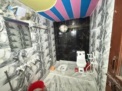 Bathroom Image of 580 Sq.ft 2 BHK Independent House for rent in Karawal Nagar New Delhi for Rs. 8000