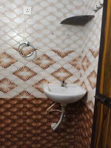 Bathroom Image of 350 Sq.ft 1 BHK Independent House for rent in Assonora Goa for Rs. 10000
