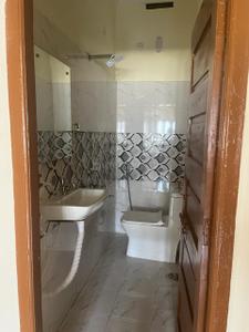 Bathroom Image of 1800 Sq.ft 4 BHK Builder Floor for rent in West Marredpally Secunderabad for Rs. 32000