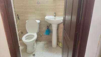 Bathroom Image of 900 Sq.ft 2 BHK Apartment / Flat for rent in Amrapali Zodiac, Sector 120 Noida for Rs. 32000