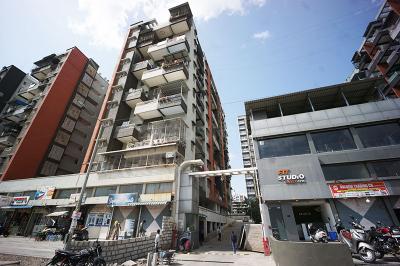 Image of 450 Sq.ft 1 BHK Apartment / Flat for sale in Pimpri, Pune for Rs. 3900000