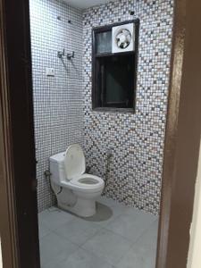 Bathroom Image of 900 Sq.ft 2 BHK Builder Floor for rent in Sector 23 Dwarka New Delhi for Rs. 35000