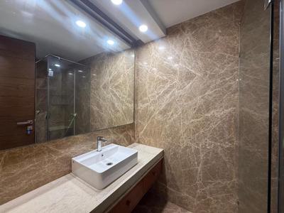 Bathroom Image of 2700 Sq.ft 4 BHK Builder Floor for rent in Swaraj Homes C Block RWA Kailash Colony, Greater Kailash I New Delhi for Rs. 235000