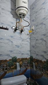 Bathroom Image of 250 Sq.ft 1 RK Builder Floor for rent in Mukherjee Nagar New Delhi for Rs. 13500