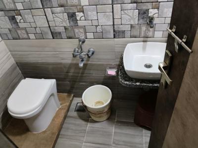 Common Bathroom Image of 1485 Sq.ft 3 BHK Apartment / Flat for sale in Madhuram Royal, Chandkheda Ahmedabad for Rs. 7500000