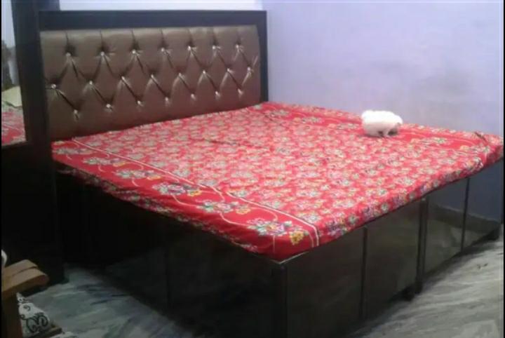 E-Block, Ranjit Avenue Bedroom 1