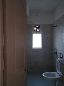 Common Bathroom Image of 1190 Sq.ft 2.5 BHK Apartment / Flat for sale in Paras Tierea, Sector 137 Noida for Rs. 10000000