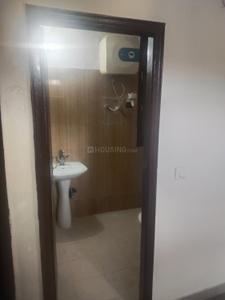 Bathroom Image of 1152 Sq.ft 2 BHK Apartment / Flat for sale in Maya Garden Phase 3, Bishanpura Zirakpur for Rs. 4600000