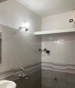 Bathroom Image of 650 Sq.ft 1 BHK Apartment / Flat for rent in RT Nagar Bengaluru for Rs. 34000