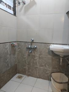 Common Bathroom One Image of 560 Sq.ft 1 BHK Apartment / Flat for sale in Sia Jaihind Chsl, Chembur Mumbai for Rs. 13500000