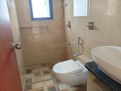 Bathroom Image of 1250 Sq.ft 3 BHK Apartment / Flat for rent in Vile Parle West Mumbai for Rs. 160000
