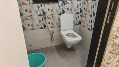 Bathroom Image of 550 Sq.ft 1 BHK Apartment / Flat for rent in Worli Mumbai for Rs. 75000