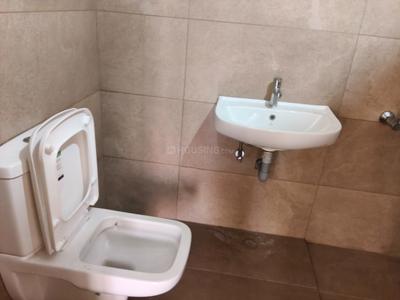 Bathroom Image of 1550 Sq.ft 3 BHK Apartment / Flat for rent in Arumbakkam Chennai for Rs. 45000