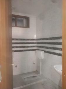 Common Bathroom Image of 1150 Sq.ft 3 BHK Builder Floor for sale in Jamia Nagar New Delhi for Rs. 9000000