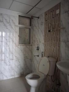 Common Bathroom Image of 1180 Sq.ft 2.5 BHK Apartment / Flat for sale in Amrapali Silicon City, Sector 76 Noida for Rs. 12200000