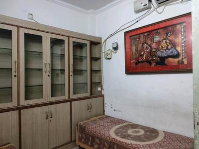 Bedroom Image of 800 Sq.ft 2 BHK Builder Floor for sale in Laxmi Nagar New Delhi for Rs. 6800000