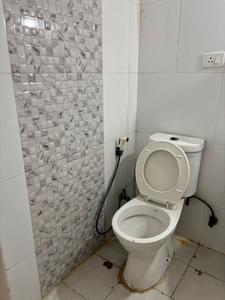Bathroom Image of 930 Sq.ft 2 BHK Apartment / Flat for sale in Supertech Cape Town, Sector 74 Noida for Rs. 9500000