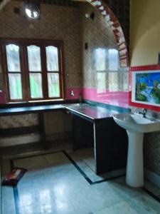 Kitchen Image of 850 Sq.ft 2 BHK Independent House for rent in Dum Dum Kolkata for Rs. 9500