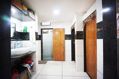 Bathroom Image of 855 Sq.ft 2 BHK Apartment / Flat for sale in Thakkarbapa Nagar Ahmedabad for Rs. 2990000