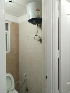 Bathroom Image of 550 Sq.ft 1 BHK Apartment / Flat for sale in RG Residency, Sector 120 Noida for Rs. 6200000