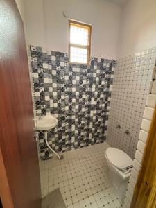 Bathroom Image of 1600 Sq.ft 4 BHK Independent House for sale in Eldeco II Lucknow for Rs. 8100000