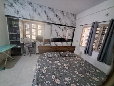 Bedroom Image of 1100 Sq.ft 2 BHK Independent House for rent in Aarya Parameshwara Paradise, K R Puram Bengaluru for Rs. 30000