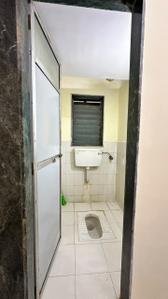 Bathroom Image of 225 Sq.ft 1 RK Apartment / Flat for rent in Kohinoor Jasmine, Dadar West Mumbai for Rs. 30000