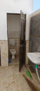 Bathroom Image of 600 Sq.ft 1 RK Apartment / Flat for rent in Kunraghat Gorakhpur for Rs. 5000