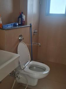 Bathroom Image of 1000 Sq.ft 2 BHK Apartment / Flat for rent in Runwal Sanctuary, Mulund West Mumbai for Rs. 65000