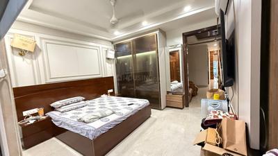 Bedroom Image of 1850 Sq.ft 3 BHK Builder Floor for sale in Paschim Vihar New Delhi for Rs. 35000000