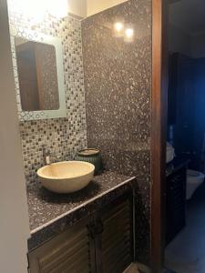 Bathroom Image of 1550 Sq.ft 3 BHK Apartment / Flat for sale in Kukreja Palace, Ghatkopar East Mumbai for Rs. 55000000