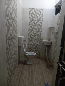 Bathroom Image of 800 Sq.ft 2 BHK Independent House for rent in Rajajipuram Lucknow for Rs. 9000