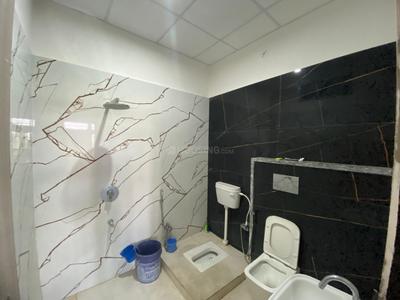 Bathroom Image of 2500 Sq.ft 9 BHK Apartment / Flat for rent in Ahmamau Lucknow for Rs. 120000