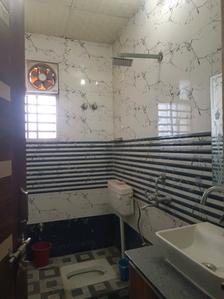 Common Bathroom Image of 900 Sq.ft 3 BHK Independent House for rent in Palam Vihar Extension Gurgaon for Rs. 22000